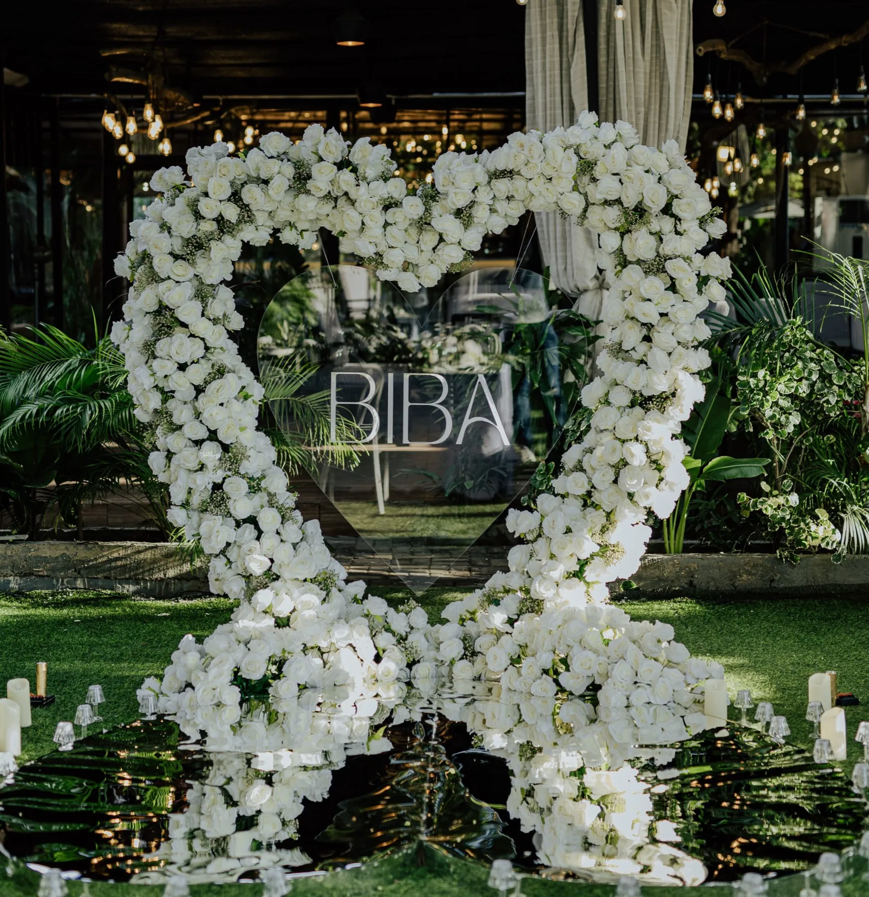 The white rose heart in daylight